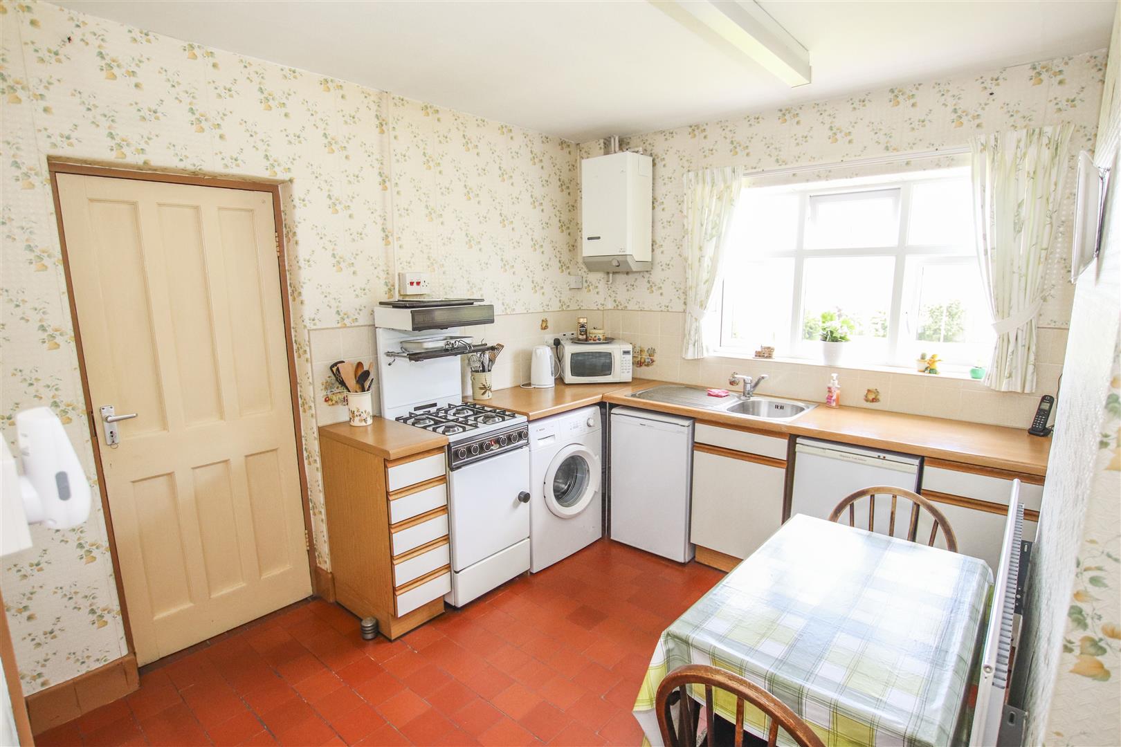 FITTED KITCHEN / BREAKFAST ROOM